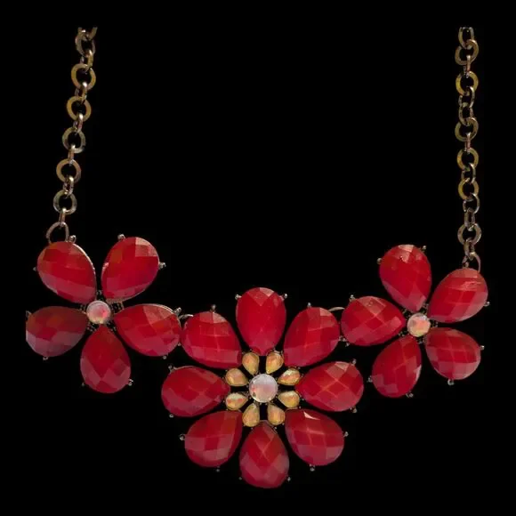 Red Floral Statement Necklace Faceted Teardrop Gem Style - Picture 3 of 3